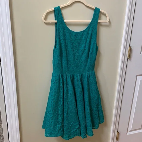 🌻 HOST PICK 🌻 Urban Outfitters Pins & Needles Green Floral Lace Summer Dress - Picture 3 of 6